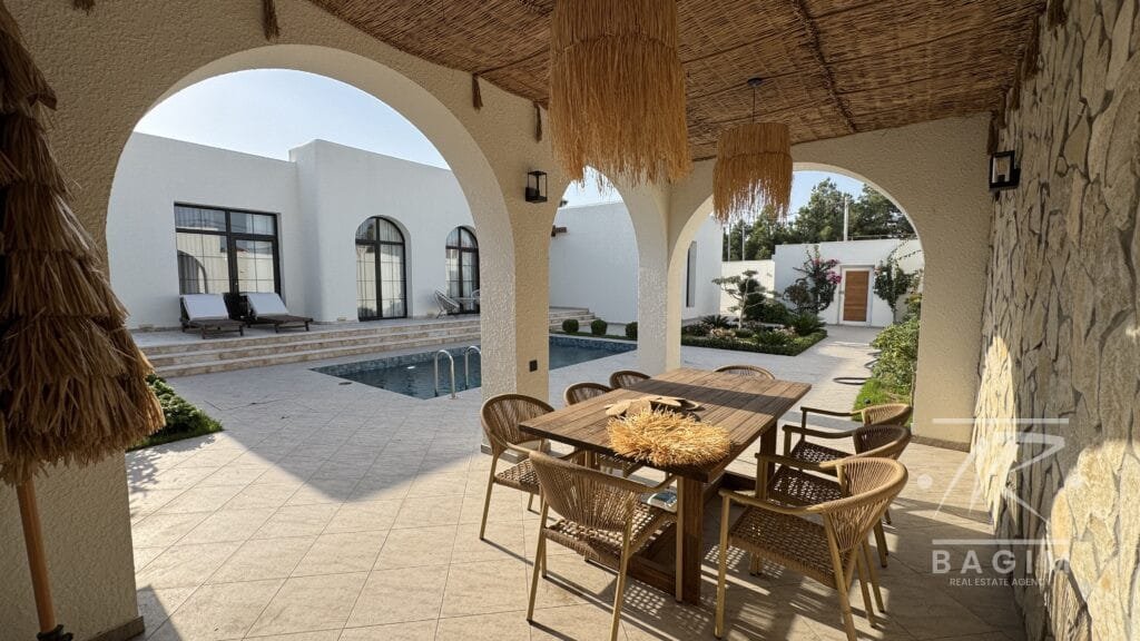 Təcili Satış! “Şüvəlanda 5.5 sot – Fərqlilik və zövq axtaranlara BOHO stilində villa”