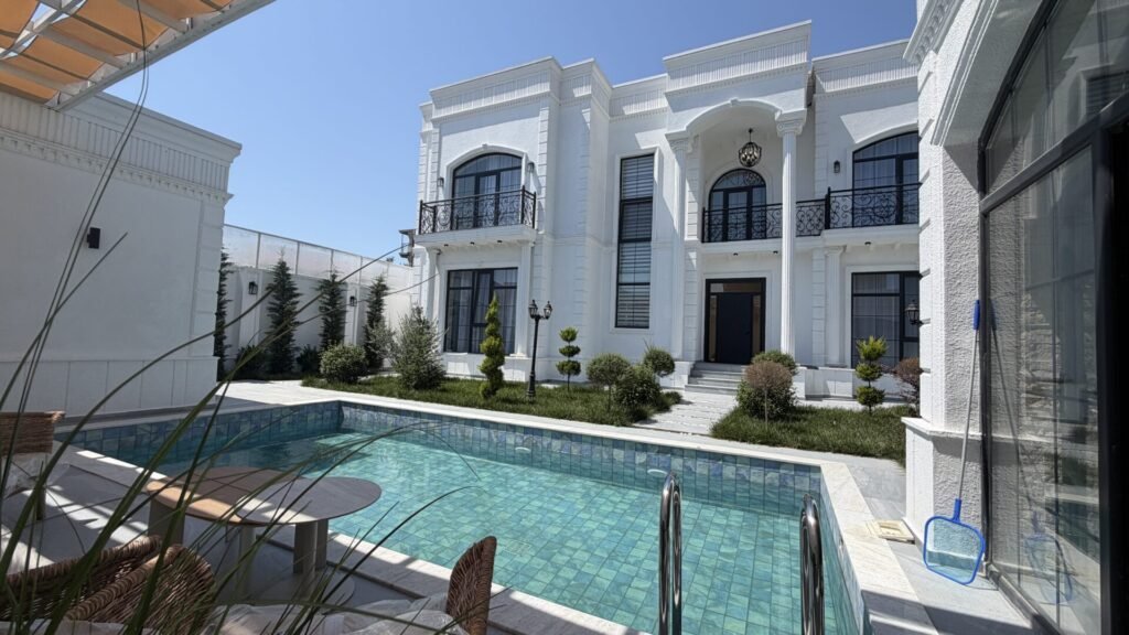 Mərdəkan korpusunun yanında möhtəşəm Yeni Neoklassik Villa!